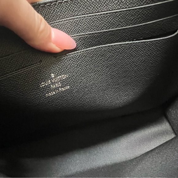 Authentic like new Louis Vuitton black monogram toiletry pouch 26 - Picture 6 of 10